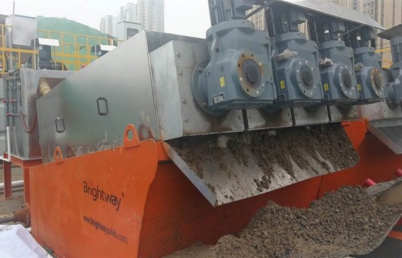 疊螺機污泥脫水干化現場 疊螺機污泥脫水干化現場