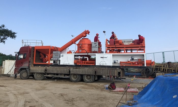 新疆油田泥漿不落地集中處理現場